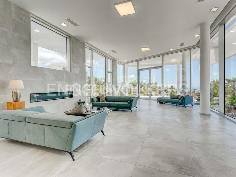 Foto e2e08af4-61a5-41f6-832e-23e27eb6d375. Haus mit parking pool in La Caleta Adeje