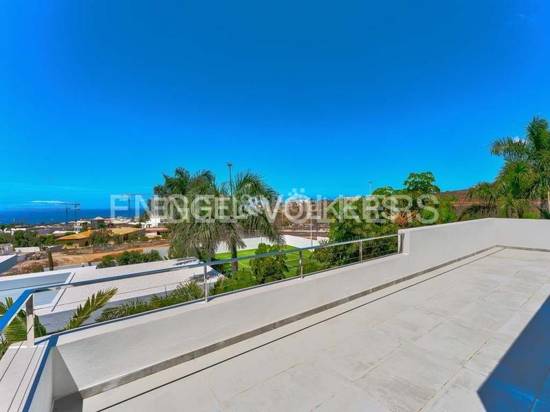 Foto 35d2228d-e73b-486a-9303-c86bbedd13c6. House with parking pool in La Caleta Adeje