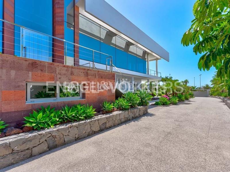 Foto 98586c19-3221-4788-a84a-258a325d0b32. House with parking pool in La Caleta Adeje