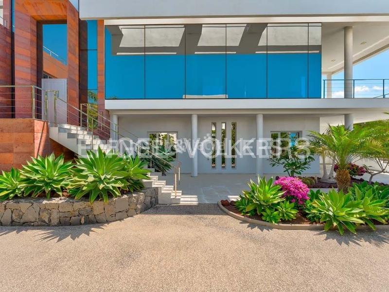 Foto a780efb8-3dc4-4b9d-b24e-23d02c65fbd7. House with parking pool in La Caleta Adeje