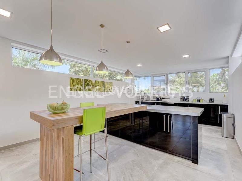 Foto bae0054a-e43d-44f0-9400-1982099c7365. House with parking pool in La Caleta Adeje