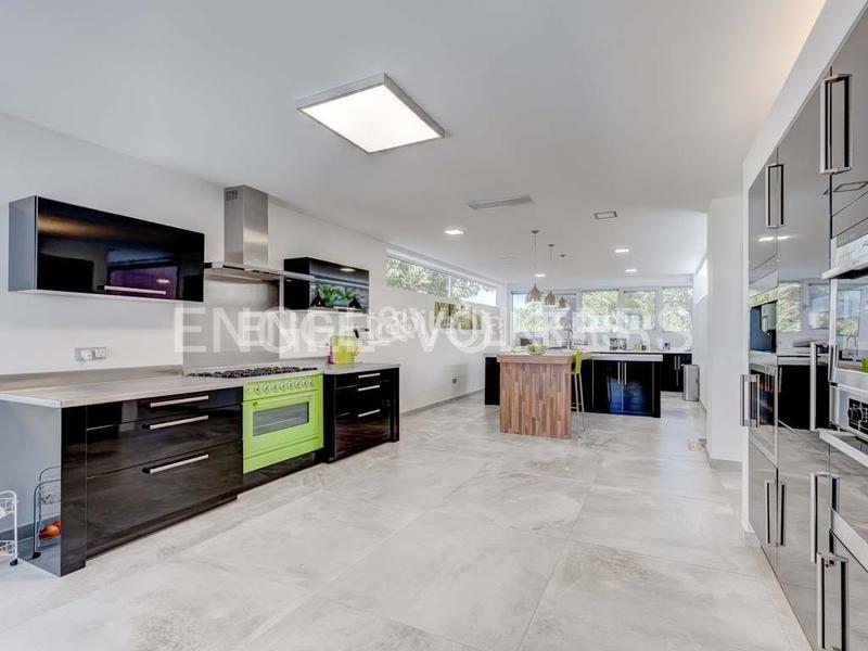 Foto bbe7b7dd-1a6a-497f-8c31-bbd37fb26dd0. House with parking pool in La Caleta Adeje