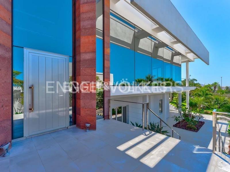 Foto c4c8e441-c7e1-4674-ab42-ca4c7f6787e2. House with parking pool in La Caleta Adeje