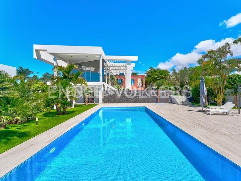 Foto d08a40ac-cb76-47db-a24c-718b217a15bc. House with parking pool in La Caleta Adeje