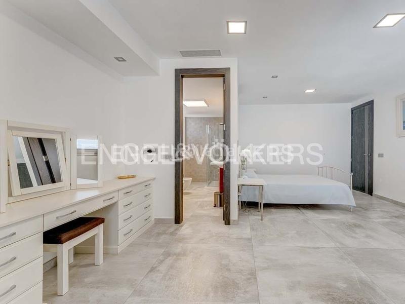 Foto fc5f419a-4d78-48c5-b4f6-91e7960bb80b. House with parking pool in La Caleta Adeje