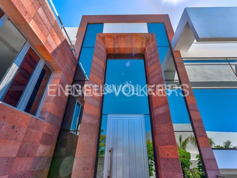 Foto feb442f4-d4af-4c24-bcdf-8101552e1495. House with parking pool in La Caleta Adeje