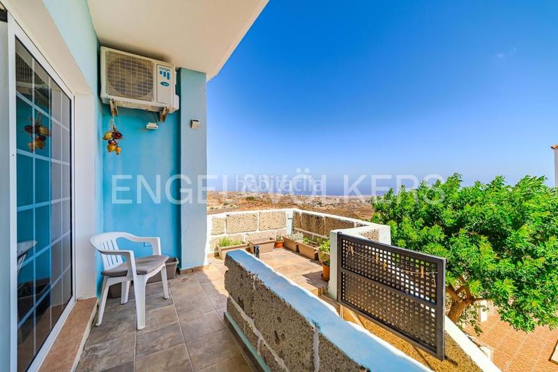 Foto c8d5738f-b06a-46f7-8742-fc24cf4e1691. Casa con piscina in Granadilla de Abona ciudad Granadilla de Abona