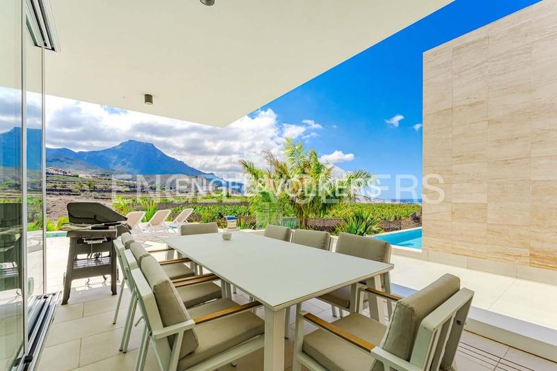 Foto b3060e29-ab79-45df-8376-42ba13be5948. Haus mit parking pool in La Caleta Adeje