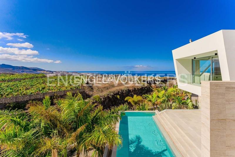 Foto cec44c45-0b93-43c3-8d96-79f51451a960. Haus mit parking pool in La Caleta Adeje