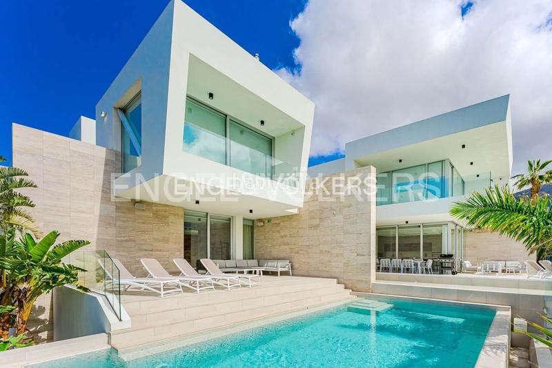 Foto e45f322e-eca8-4b68-8982-f89f6fb5085d. Haus mit parking pool in La Caleta Adeje