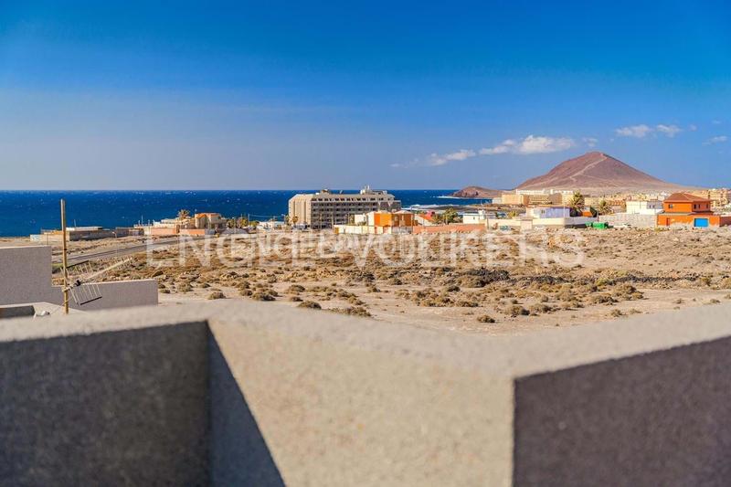 Foto b31bc248-423f-4423-9ed8-e6cb977caf5d. House with parking in El Médano Granadilla de Abona