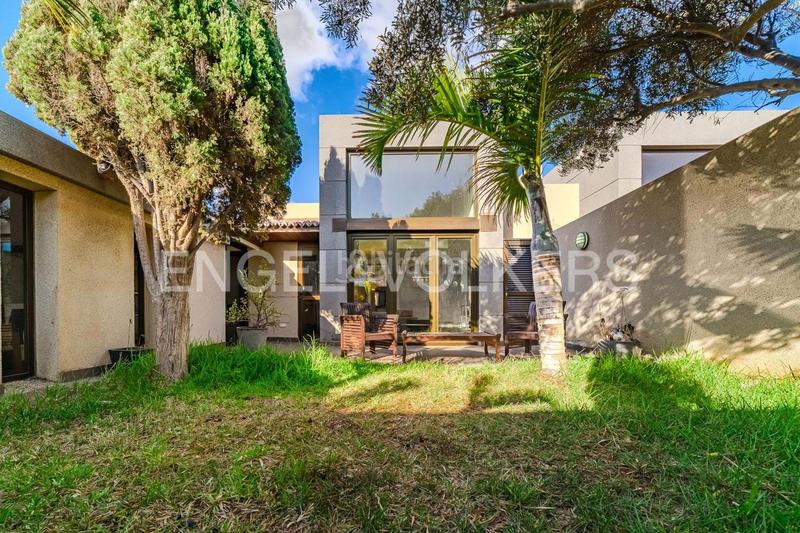 Foto cc6edf22-5619-4d37-ba68-1d99307ef498. House with parking in El Médano Granadilla de Abona