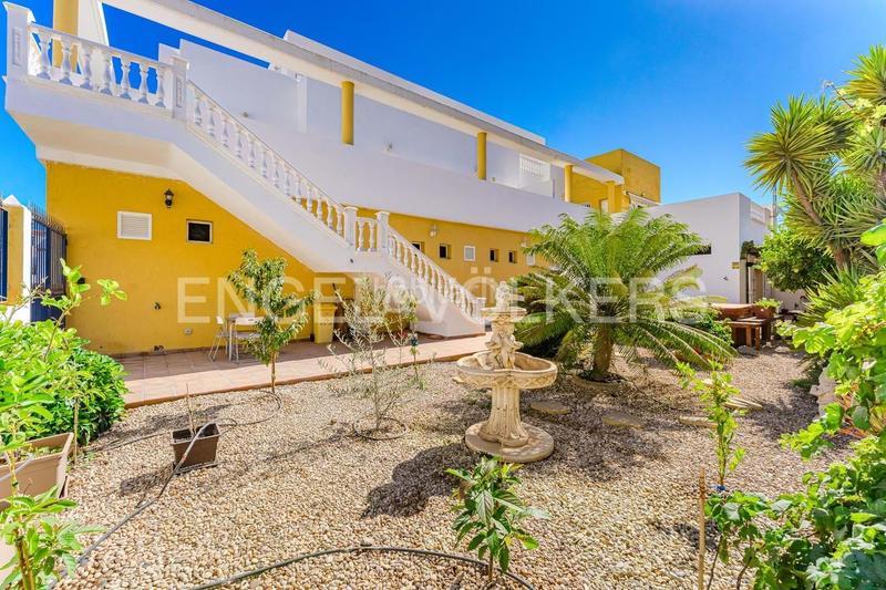Foto 500e7c8c-b20d-4ab7-a23a-ce401306c3d9. Casa amb aparcament a Santiago del Teide pueblo Santiago del Teide