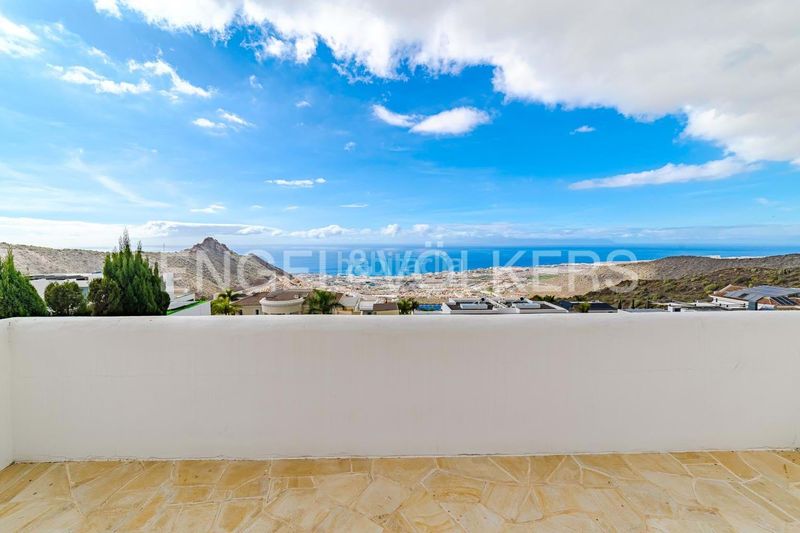 Foto 7c174425-f336-4c94-82a7-4ac449e75984. Casa amb piscina a Torviscas Centro y Alto Adeje