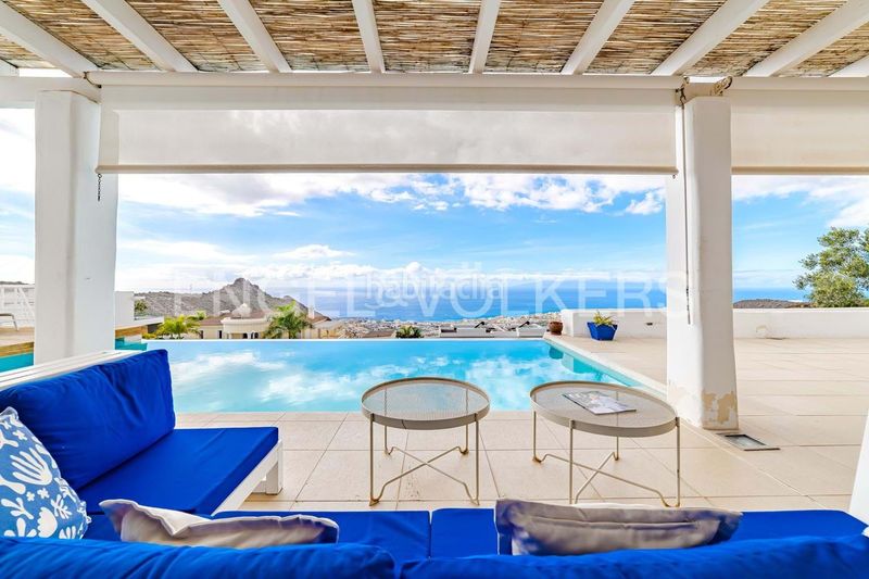 Foto 7f570afc-0790-437a-8476-f49aef46faa1. Casa amb piscina a Torviscas Centro y Alto Adeje