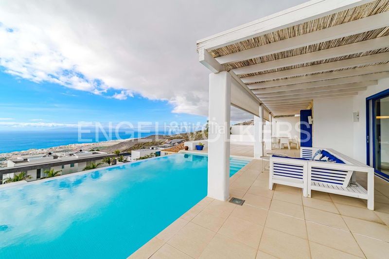 Foto 990112dc-5c80-4da8-8d14-c4f79a7092e0. Casa amb piscina a Torviscas Centro y Alto Adeje