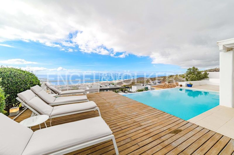 Foto f0ff6e06-dd6b-4714-a40a-8280d3a5a6d1. Casa amb piscina a Torviscas Centro y Alto Adeje