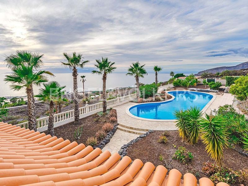 Foto f0899c2a-4fd7-473b-8f97-7659a8b36803. Casa amb aparcament piscina a Alcalá Guía de Isora