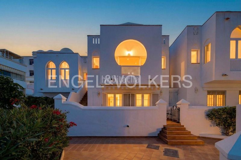 Foto c9824052-a9ac-42fc-a4cf-a144a0c94aa1. Casa amb piscina a Callao Salvaje - Playa Paraíso Adeje