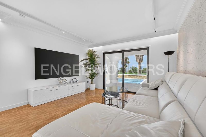 Foto fbb833f5-629b-40cd-9a14-db57f6a1bcf3. Haus mit parking pool in La Caleta Adeje