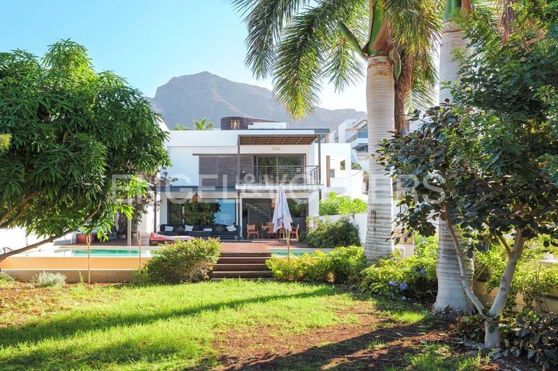 Foto 963b6644-e787-4361-863d-2a1f4a1298e6. Casa amb aparcament piscina a Playa Fañabé Alto Adeje