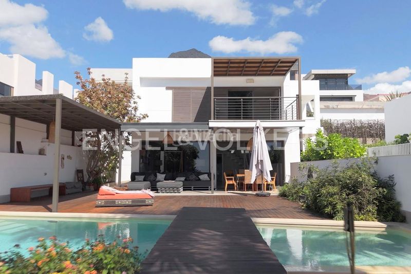 Foto b3f9c0e7-0d35-459f-852b-0a8f14f8b11f. Casa amb aparcament piscina a Playa Fañabé Alto Adeje