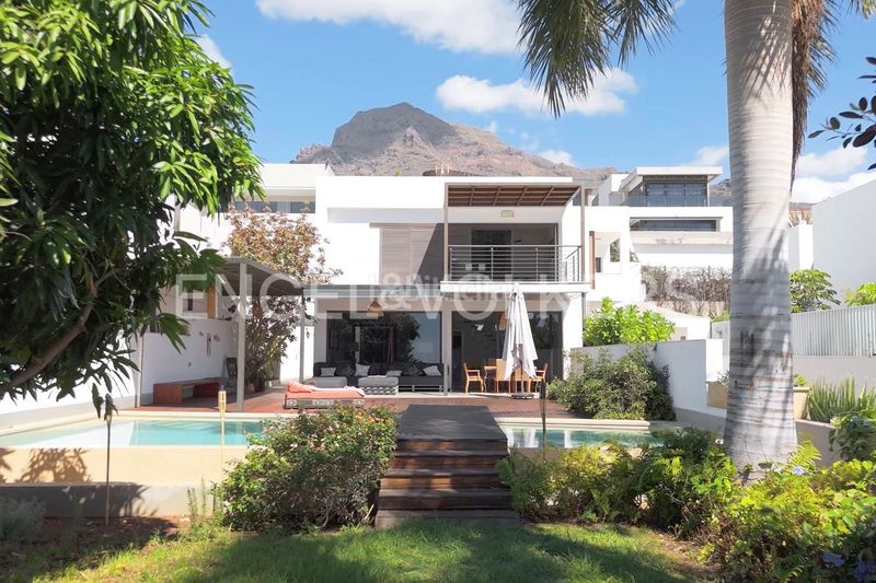 Foto f8b4d081-b5d7-437e-88ab-cfd2b51c4184. Casa amb aparcament piscina a Playa Fañabé Alto Adeje