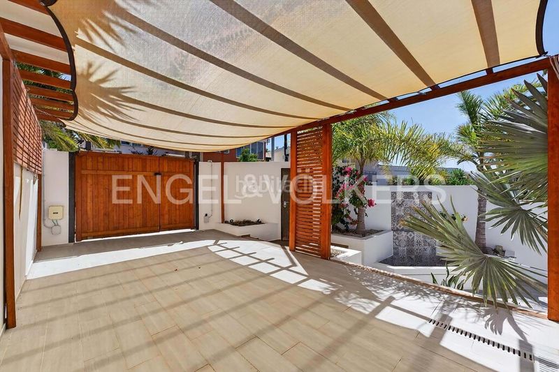 Foto 1f38904b-f6a7-477d-9c39-ad600e08c00b. Casa amb piscina a Valle San Lorenzo Arona