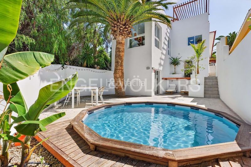 Foto 4e8955e4-88f9-4d97-932f-932edb9d2137. Casa amb piscina a Valle San Lorenzo Arona
