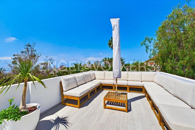 Foto a52e4632-afea-49e4-9a64-12f53a4d2a39. Casa amb piscina a Valle San Lorenzo Arona