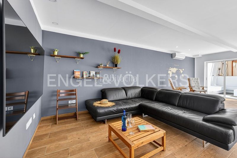 Foto b968e260-5d03-4b37-b9e9-04773aa72407. Casa amb piscina a Valle San Lorenzo Arona