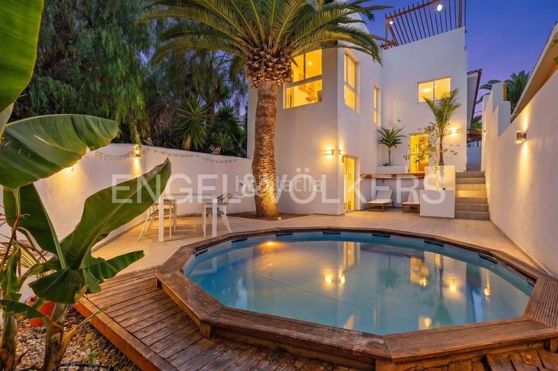 Foto d72b0884-20ec-4fdd-b429-96a50c549339. Casa amb piscina a Valle San Lorenzo Arona