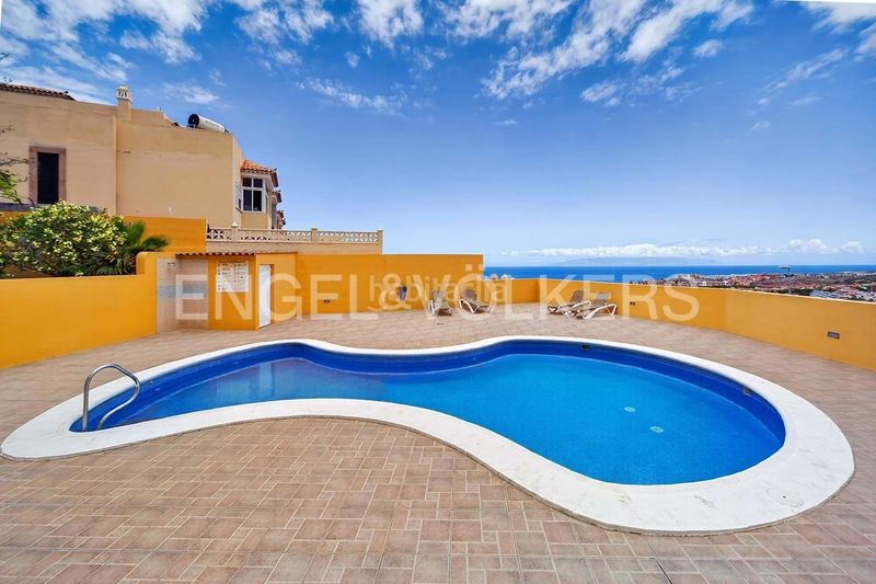 Foto b3f6b869-2049-4897-8303-53a497ef3733. Pis amb piscina a Playa Fañabé Alto Adeje