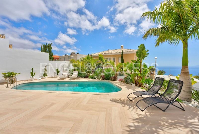 Foto c82718ba-9c9d-4b4b-a0ee-ddd7fdf61367. Casa amb aparcament piscina a Torviscas Centro y Alto Adeje