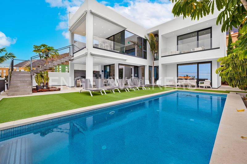 Foto 0cc03227-d793-41d8-b63a-e152baf88459. Haus mit pool in Playa Fañabé Alto Adeje
