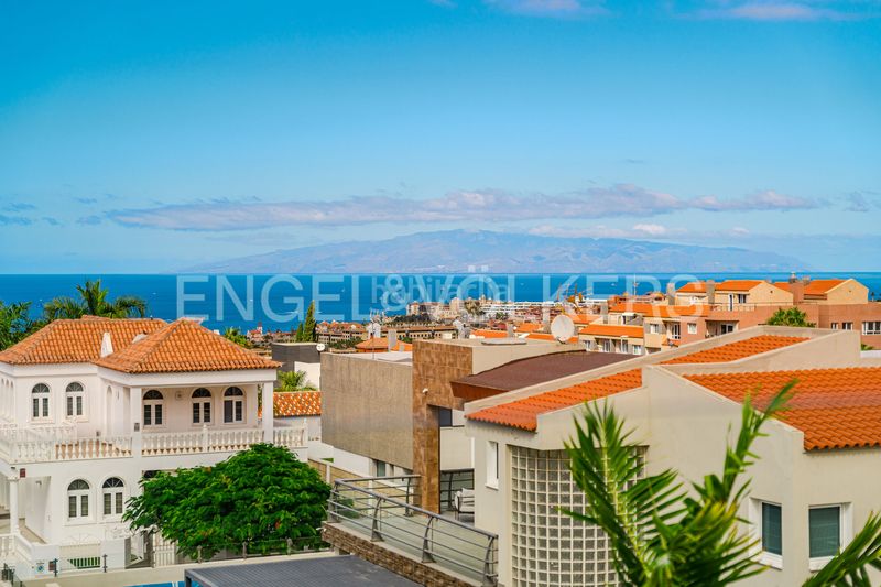 Foto 41a82b10-abdf-4950-9b50-b3bc090bd5e4. Haus mit pool in Playa Fañabé Alto Adeje