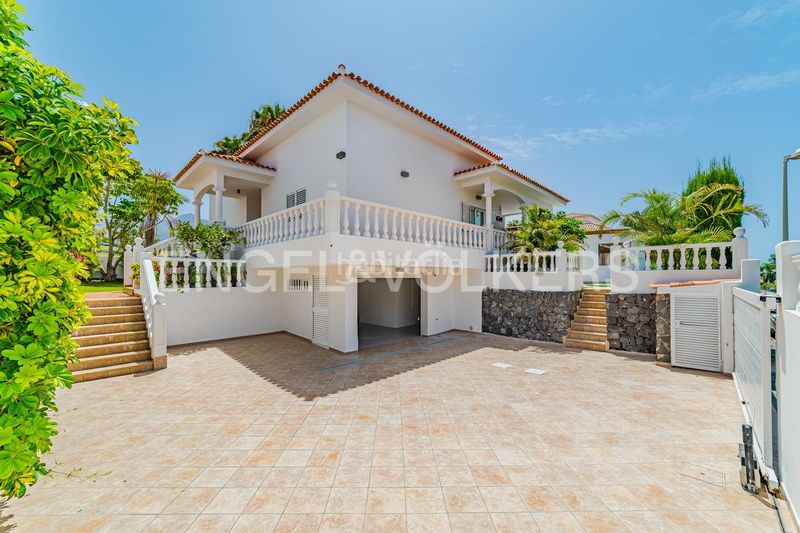 Foto a765f660-af04-4422-b4e0-88c03eaa378c. Haus mit parking pool in La Caleta Adeje