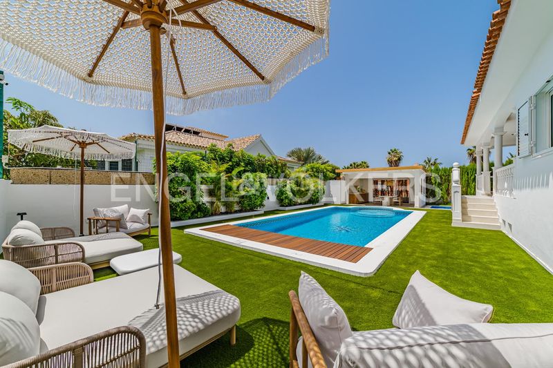 Foto b78a7056-e6c3-457c-9138-a40ce876d53d. Haus mit parking pool in La Caleta Adeje