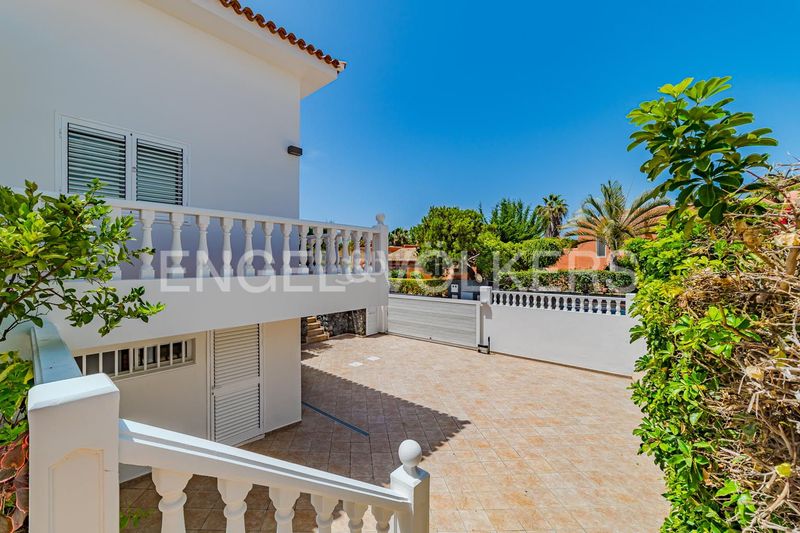 Foto f289c69e-262d-4128-a5b9-7acf6289ca34. Haus mit parking pool in La Caleta Adeje