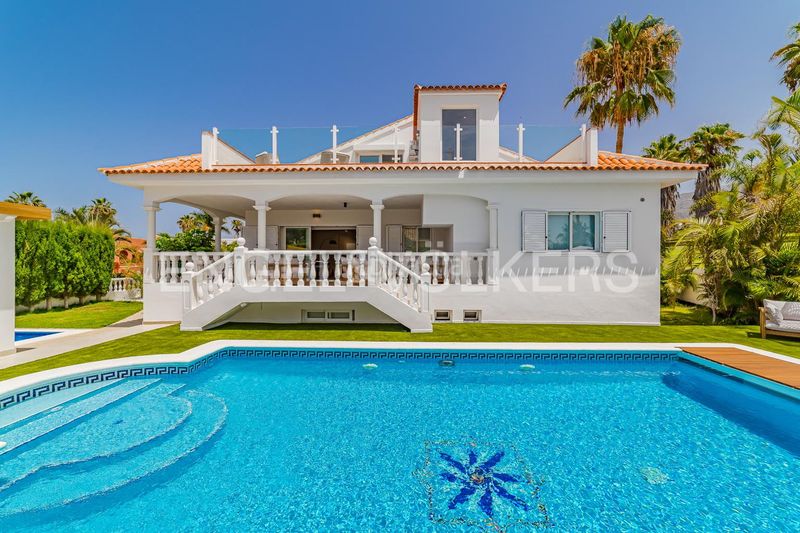 Foto fd6c7196-0150-47dc-9173-2949ddf619f3. Haus mit parking pool in La Caleta Adeje