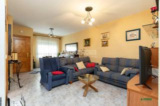 Casa aparellada  C. castellote. Casa en venta en almería