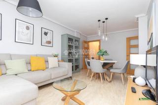 Pis  C. teruel. Piso en venta en almería