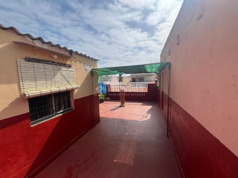 Foto f24a14cc-cce6-492f-8842-575ab4fbb81c. Casa aparellada a Piedras Redondas - Torrecárdenas Almería
