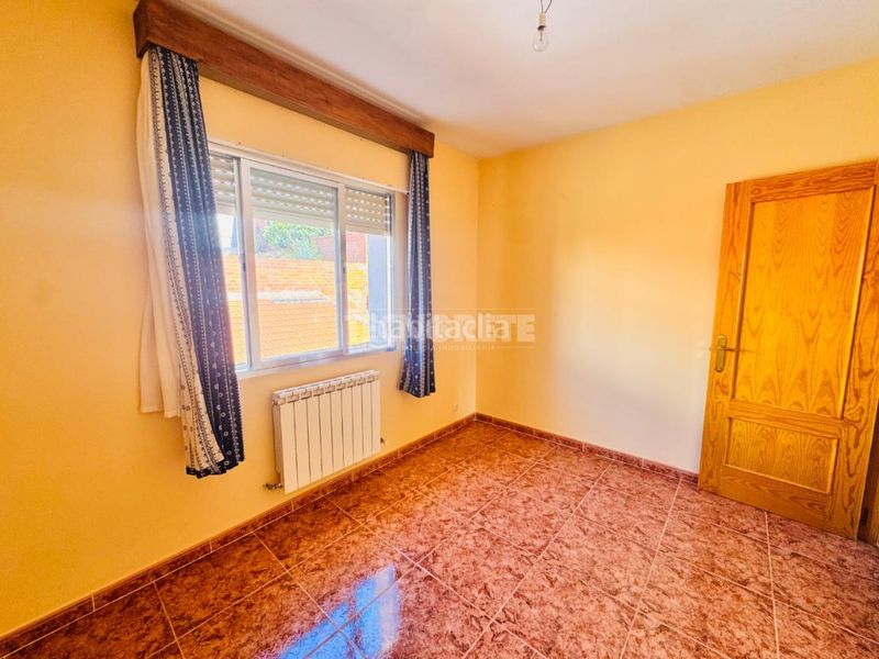Foto 22074f7f-8790-4513-ab93-955509c74a20. Casa aparellada amb calefacció a Navalucillos (Los)