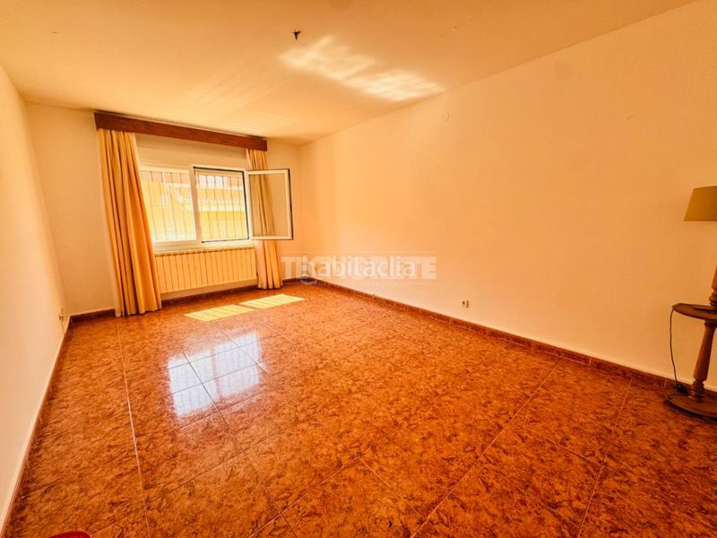 Foto 39706849-251a-406c-9af0-4396dd4d6cd1. Casa aparellada amb calefacció a Navalucillos (Los)