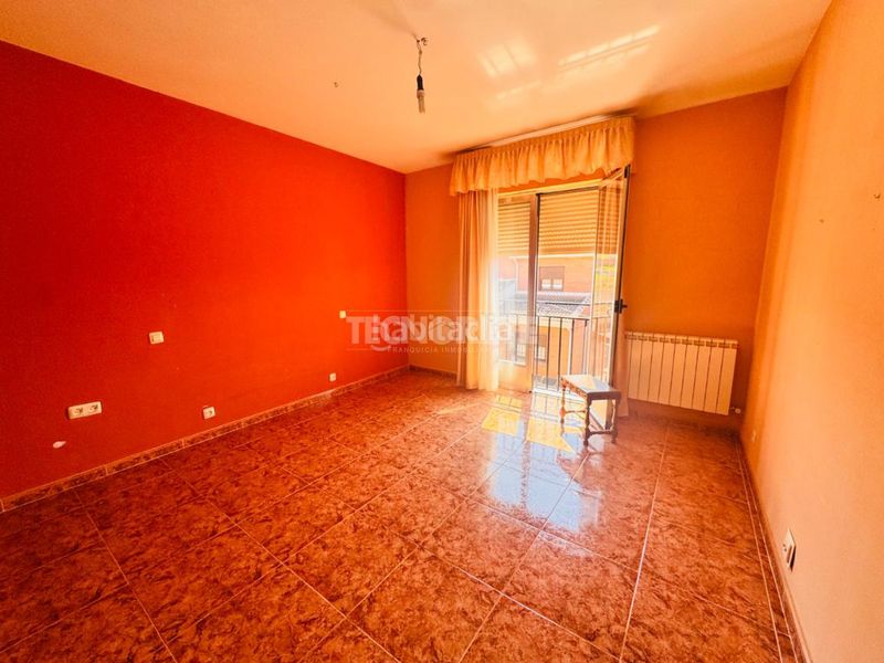Foto 436fc3b1-ca41-4c43-a6ec-8244c6362335. Casa aparellada amb calefacció a Navalucillos (Los)