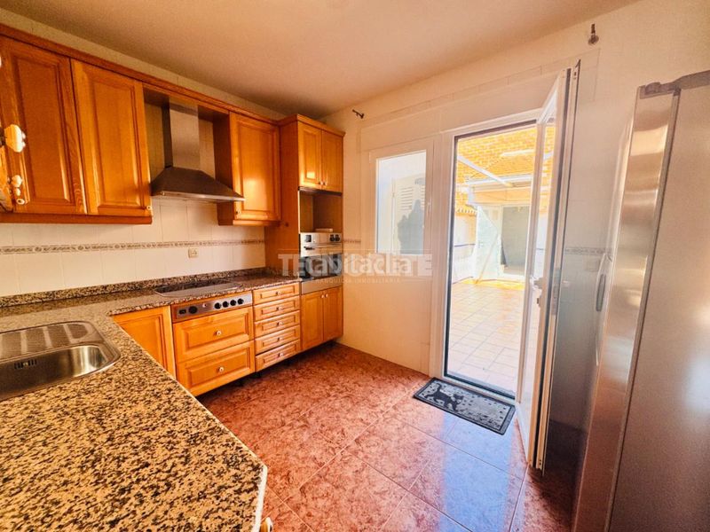 Foto 4de992f3-b8b2-44da-b7d9-ac3bbbb9f903. Casa aparellada amb calefacció a Navalucillos (Los)