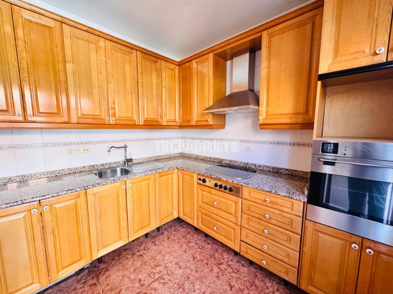 Foto c9b9c336-25e7-4902-8a07-8f3500a5af79. Casa aparellada amb calefacció a Navalucillos (Los)
