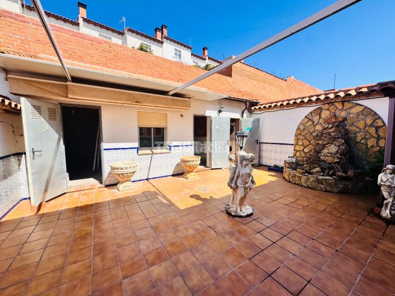 Foto d56d82d9-a428-4091-97a5-0bc4e9f146b3. Casa aparellada amb calefacció a Navalucillos (Los)