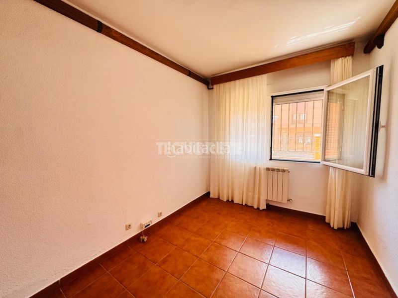 Foto f2624faa-126d-4e96-8bdc-29fff534337d. Casa aparellada amb calefacció a Navalucillos (Los)